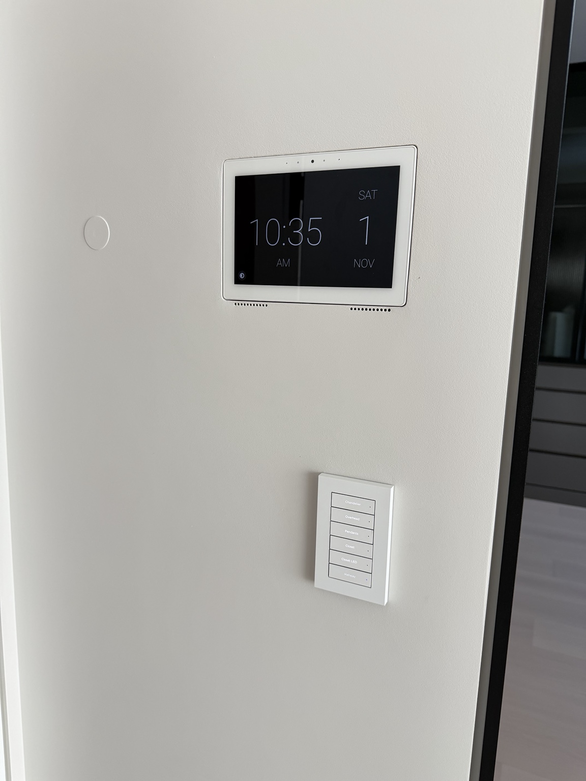 Wall touchscreen and lighting keypad